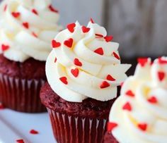 Mom-And-Daughter-Handcuffed-Baking-Challenge–Red-Velvet-Cupcakes(