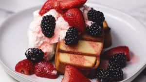 Summertime-Grilled-Pound-Cake-And-Berries